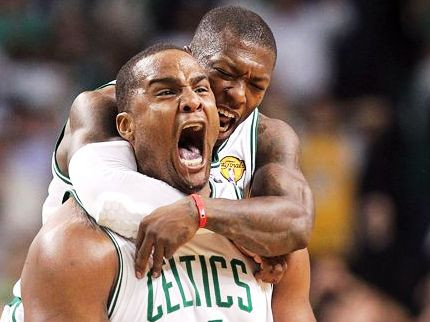 "Celtics" uzvar mājās un atjauno līdzsvaru finālsērijā