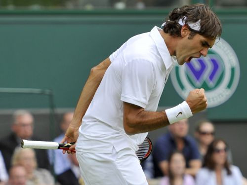 Federers izglābjas un uzvar piecu setu trillerī