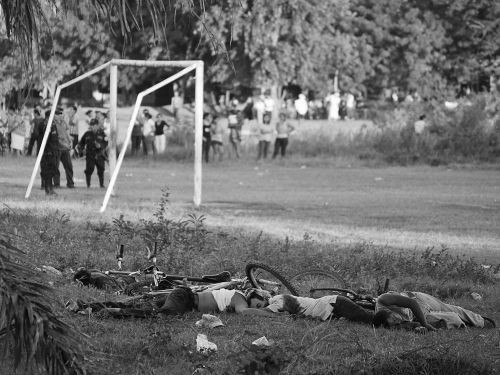 Hondurasā spēles laikā sašauti spēlētāji, līdzjutēji – 14 bojā gājušie