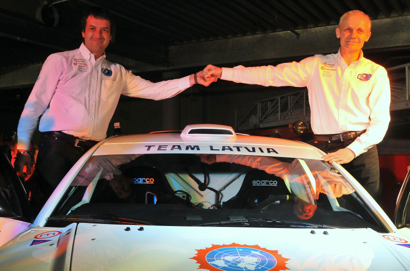 Pasaulē pirmais elektriskās piedziņas rallijreidu automobilis "OSCar eO" gatavs "Dakar 2012"