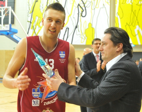 LBL Zvaigžņu spēlē uzvar Latvijas basketbolisti
