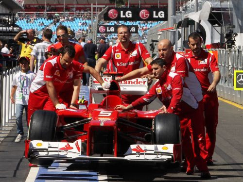 ''Ferrari'' dodas atpakaļ uz Itāliju, Raikonens domā par pjedestālu