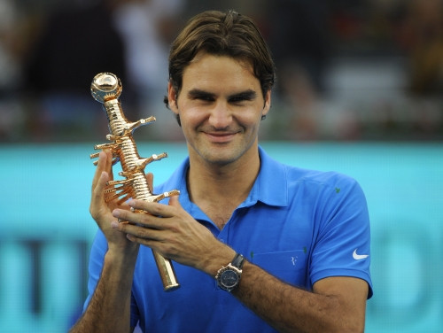 Federers triumfē Madridē un noķer Nadalu