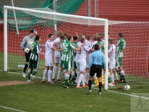 Uzreiz deviņi futbolisti izlaidīs Virslīgas spēli, brīdina arī Jelgavas fotogrāfu