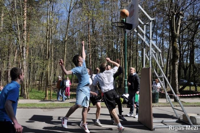 Veselīga dzīvesveida diena Mežaparkā: basketbola akcenti