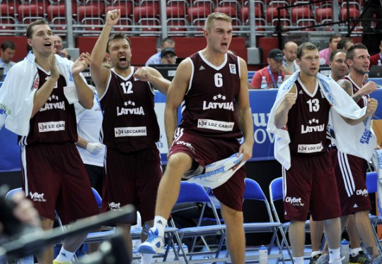 Janičenokam 1000 punkti izlasē, Latvija pirmo reizi uzvar Melnkalni
