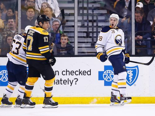 Girgensons gūst "Sabres" vienīgos vārtus Bostonā