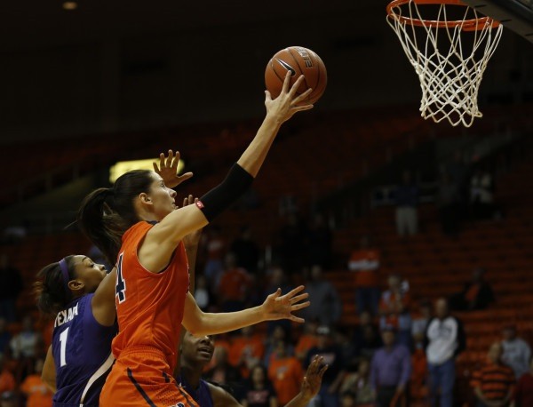 Vītolai seši bloki, UTEP un FIU iekļūst "Conference USA" pusfinālos