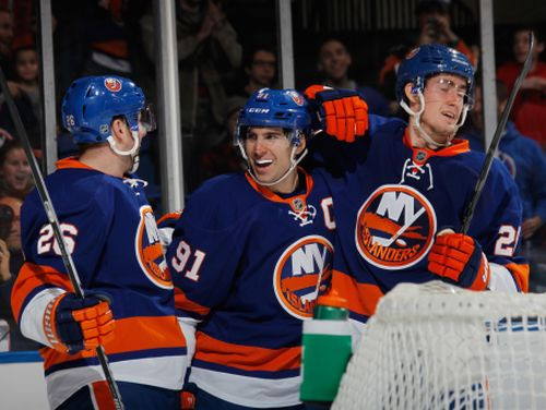 Tavaresam hat-trick un pieci punkti "Islanders" uzvarā