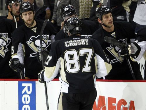 Krosbijs gūst sezonas 99. punktu "Penguins" uzvarā pār Čikāgu