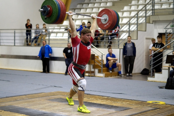 Svarcēlājs Koževņikovs sasniedz trīs valsts rekordus Latvijas čempionātā