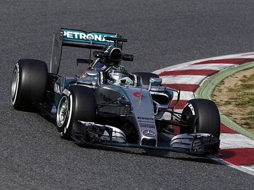 "Mercedes" komanda F1 testos izmantojusi tikai vienu dzinēju