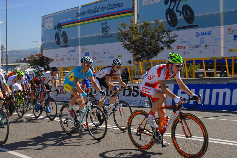 Neilands nākamajā sezonā pārstāvēs ASV komandu "Axeon Cycling Team""