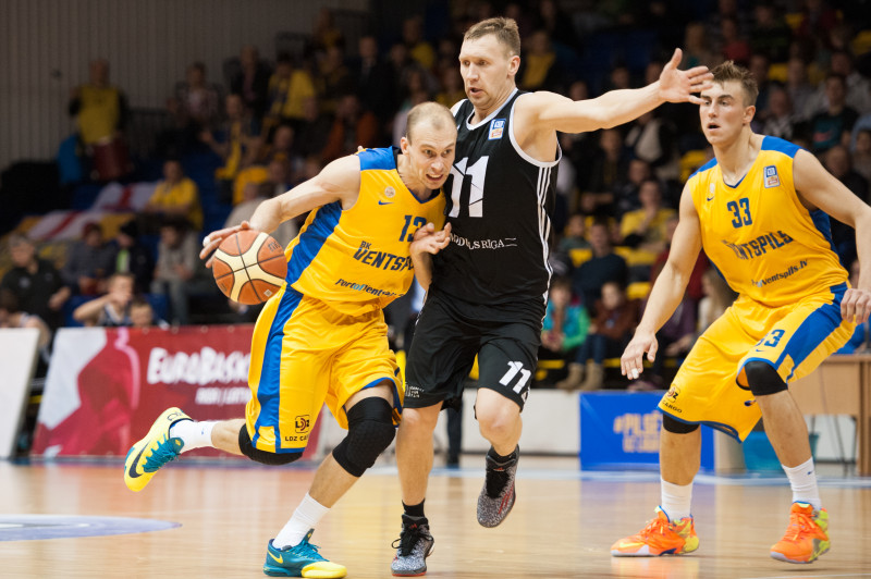 "Ventspils" kapteinis Vairogs paraksta līgumu ar "Lietkabelis"