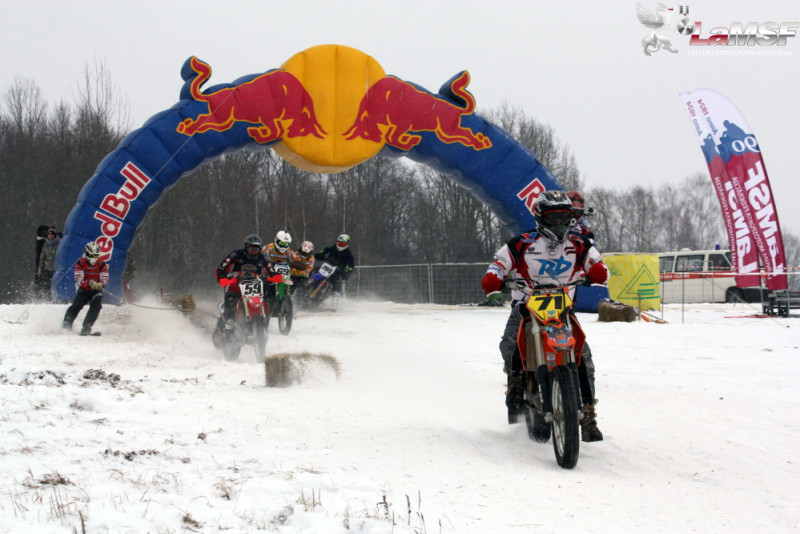 Aizvadīts II Latvijas čempionāta skijoringā un ziemas motokrosā posms