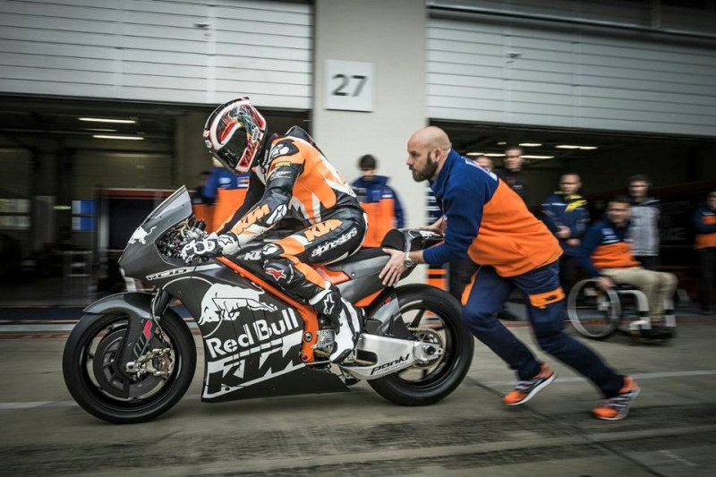 KTM rūpnīcas komanda pirms atgriešanās MotoGP nosauc pirmo no braucējiem