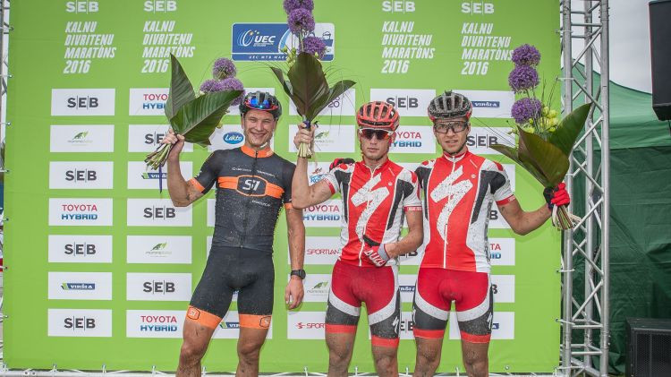 Pētersons un Jaunslaviete kļūst par Latvijas čempioniem SEB MTB maratonā