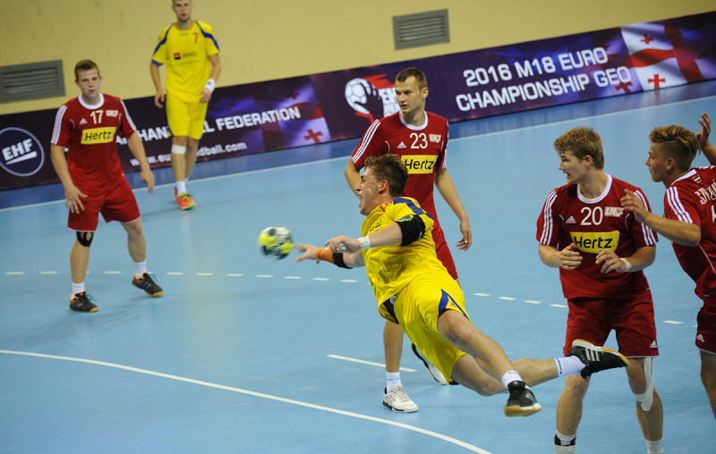 Latvijas U-18 handbolisti pirmajā spēlē piekāpjas Rumānijai