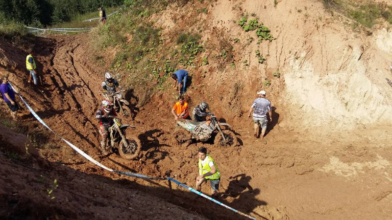 Zantes dubļos aizvadīti Enduro svētki