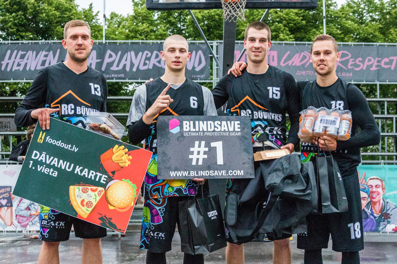 "RCB/Blacksports" basketbolisti labākie lietainajā "Ghetto Basket"