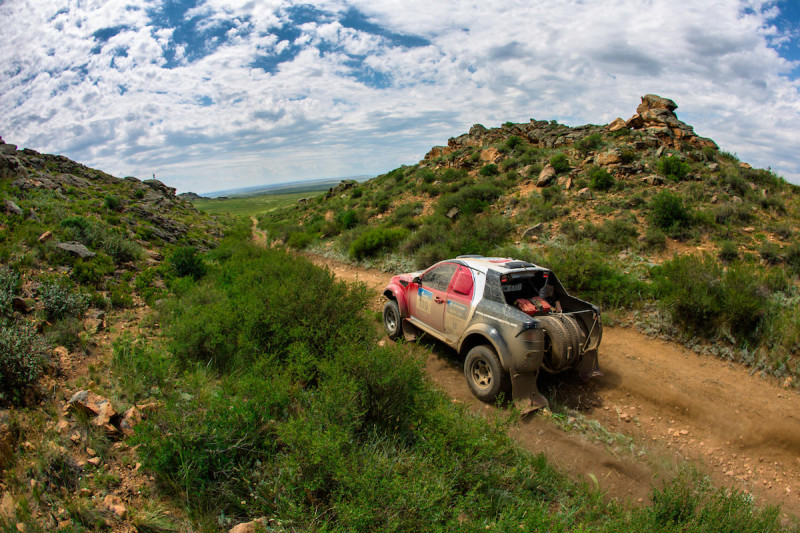 Deprē uzvar "Silk Way Rally", latviešu pilotam Vilcānam 18. vieta