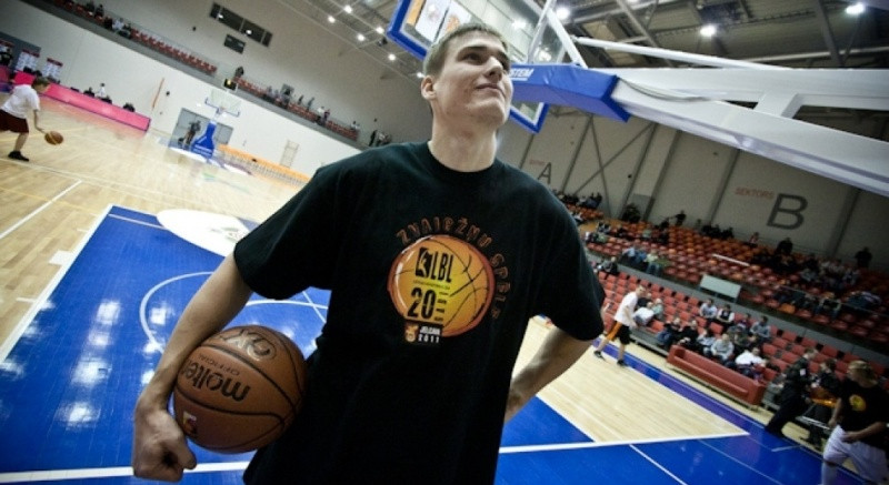 Divus gadus Rīgā spēlējušais Ņeļubovs pievienojas "Lokomotiv Kuban"