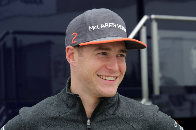 "McLaren" uz nākamo F1 sezonu apstiprina sastāvā Vandūrnu