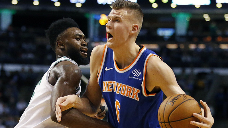 Porziņģim un "Knicks" bezcerīga spēle Bostonā un trešais zaudējums