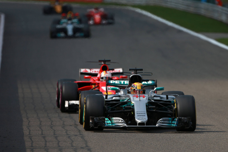 "Mercedes" komanda sašutusi par jaunajiem F1 noteikumiem