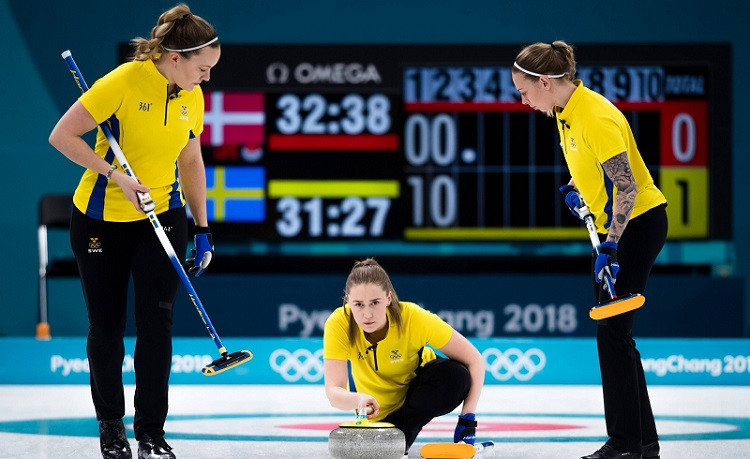 Zviedrijas un Lielbritānijas kērlingistes vareni sāk olimpisko turnīru