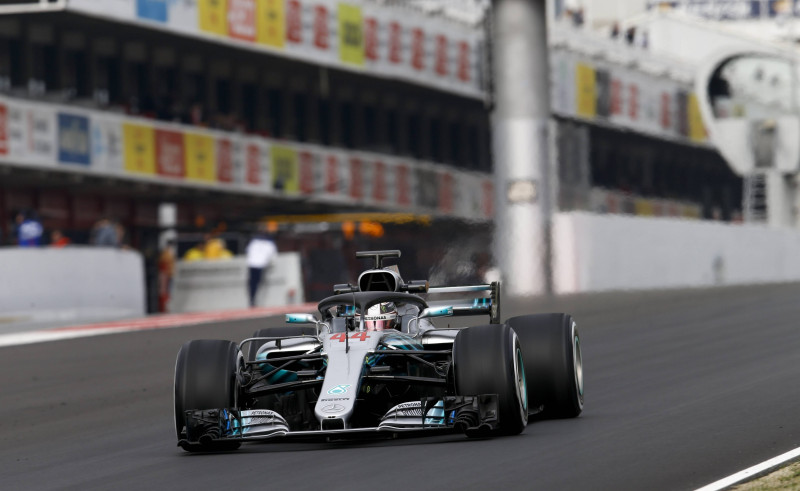 Hamiltons ātrākais arī otrajā F1 treniņā, konkurenti pietuvojas