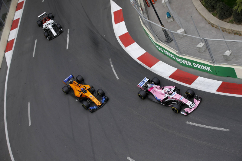 Alonso: "Neviens cits pilots ar tādiem bojājumiem nebūtu turpinājis cīņu"