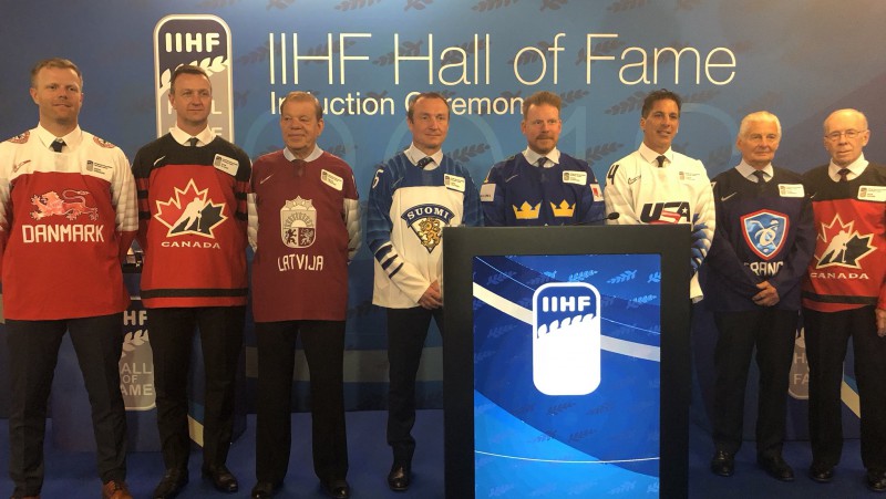 Lipmans saņem IIHF apbalvojumu par ieguldījumu Latvijas hokeja attīstībā