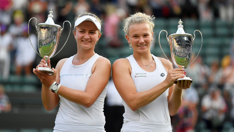 Krejčīkova un Sinjakova "French Open" titulam pievieno Vimbldonas kroni