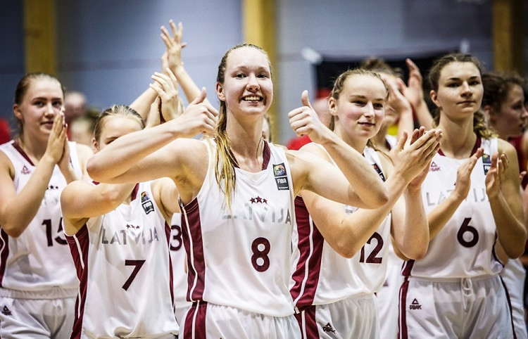 Dignai Strautmanei Latvijas rekords, U20 meitenes vēlreiz pieveic Poliju