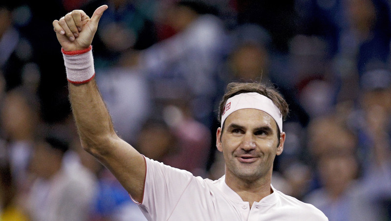 Federers trīs setu mačā aptur Tokijas čempionu Medvedevu
