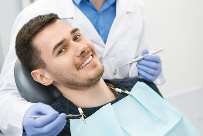 Endodontija bez bailēm un sāpēm: kā iztīrīt zobu kanālus un novērst iekaisuma izplatīšanos?