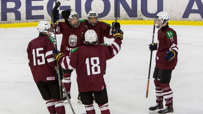 U18 hokeja izlase pēc ilgas "bullīšu" sērijas ar uzvaru sāk turnīru Jelgavā