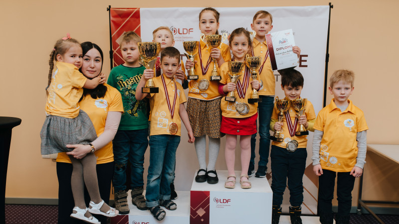 Latvijas jaunatnes čempionātā dambretē triumfē "Domātprieks"