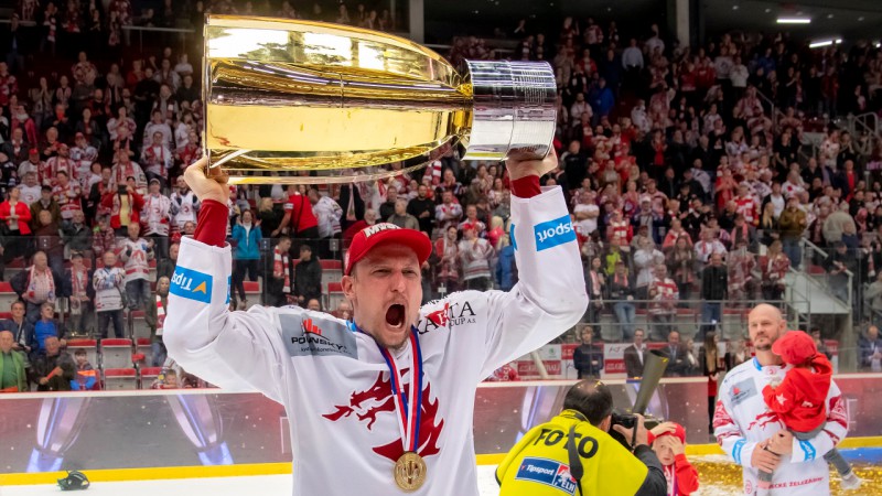 Latvijas izlases aizsargs Galviņš pagarinājis līgumu ar Čehijas čempioni
