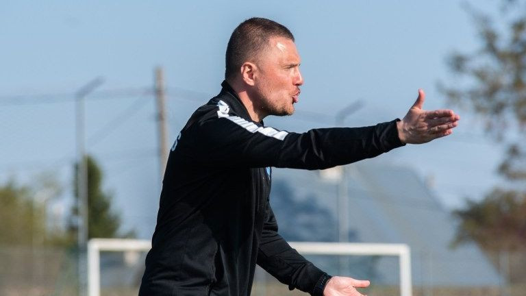 Igaunijas klubs "Kuressaare" nomaina Kalašņikovu galvenā trenera amatā