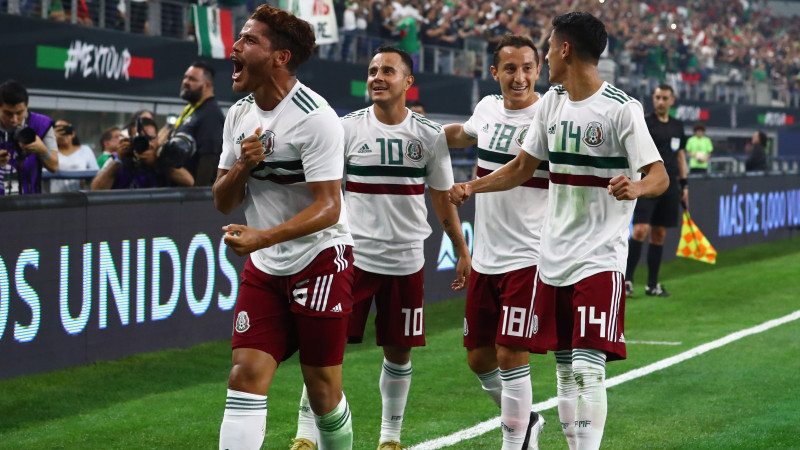 Meksikai dramatiska uzvara piecu vārtu spēlē, Rodrigess izkārto Kolumbijas vārtus Peru