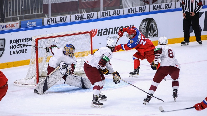Latvijas U18 hokejisti pirmie izvirzās vadībā, tomēr "Arēnā Rīga" zaudē Krievijai