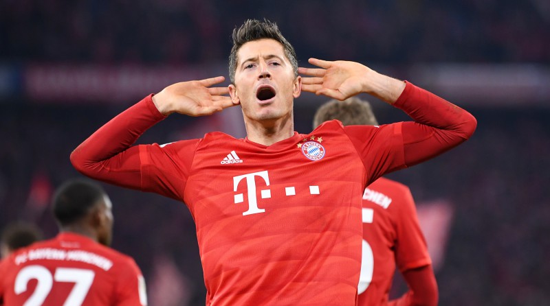 Levandovskim Bundeslīgā 16 vārti 11 spēlēs, "Bayern" klasikā sagrauj Dortmundi