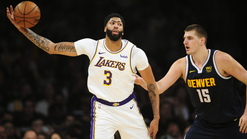 "Nuggets" Losandželosā pazemo Rietumu līderi "Lakers", Teitumam 39+12 Bostonā