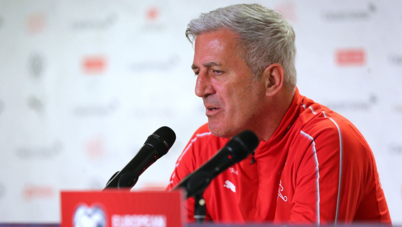 Šveices Futbola federācija pagarina līgumu ar galveno treneri Petkoviču