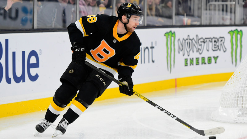 "Bruins" pagarina līgumu ar Grizliku, Sīsī pievienojas Bļugera "Penguins"
