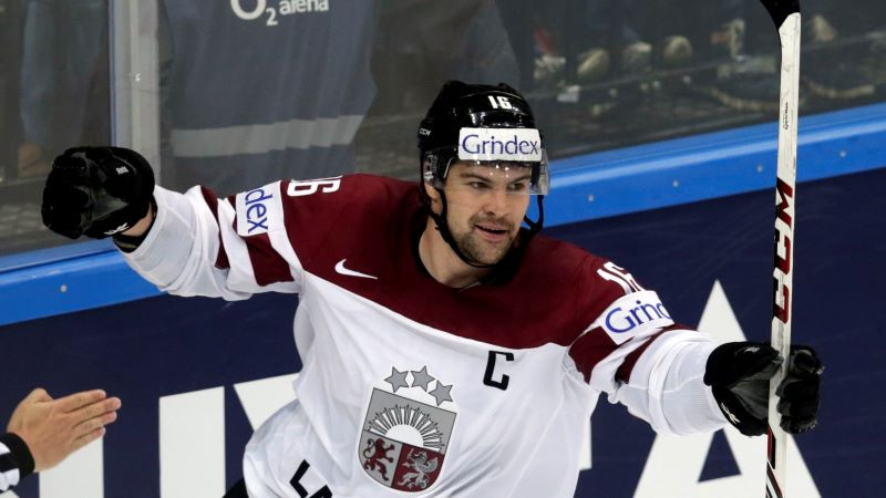 Latvijas hokeja izlase viesos mērosies spēkiem ar Slovākiju