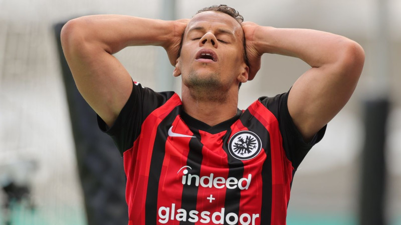 "Eintracht" zaudē punktus un neizmanto iespēju pakāpties uz Čempionu līgas zonu