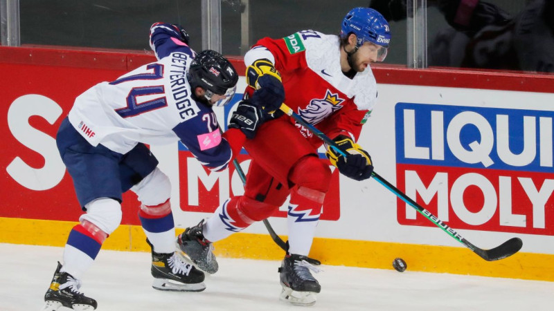 Čehijas hokejisti droši sakauj britus, turpinot cīņu par ceturtdaļfinālu